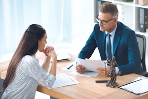Eine Drittschuldnerklage gegen Arbeitgeber oder Bank ist am häufigsten der Fall.