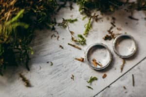Bei einer privaten Insolvenz bleibt das Einkommen des Ehegatten normalerweise unberücksichtigt.