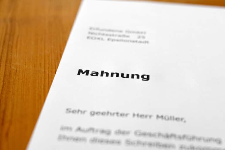 Konto überziehen Was sind die Folgen bei einem Minus?