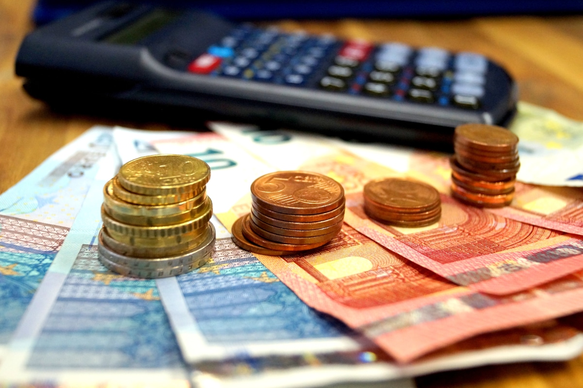 Konto überziehen Was sind die Folgen bei einem Minus?