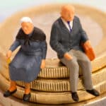 Zu den Leistungen der gesetzlichen Rentenversicherung gehört neben der Altersrente auch die Zahlung der Erwerbsminderungs- und der Witwenrente.