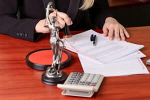 Die Notargebühr für die Grundschuld­bestellung ergibt sich aus der Tabelle zum Gerichts- und Notarkostengesetz.