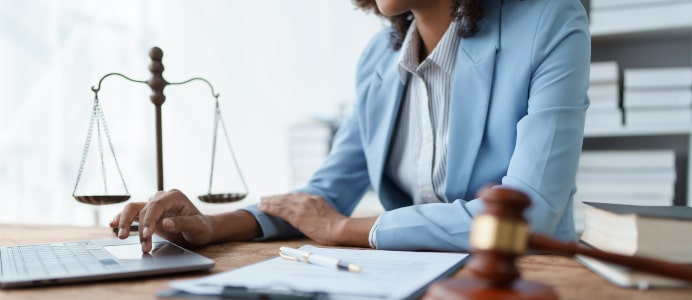 Was bedeutet "treuhänderisch" laut Definition im Insolvenzrecht? Und was hat ein Treuhänder für Aufgaben?