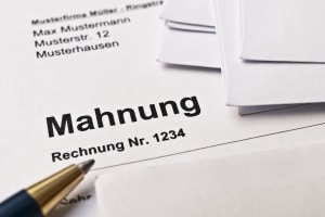 Wann ist man kreditwürdig? Mahnungen können ein negatives Merkmal sein.